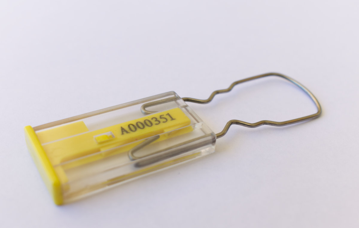 B-Sealed EnaShackle 1 Bypass Using A Vice - MOS & BOO